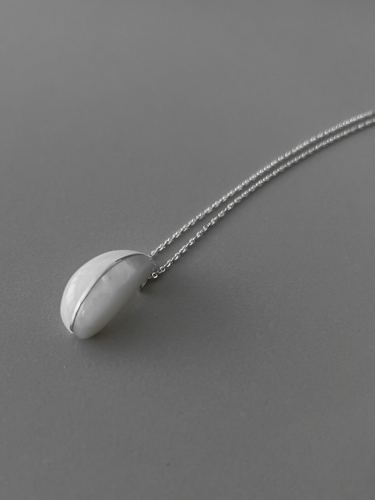 CURVE PENDANT NECKLACE [IVORY]