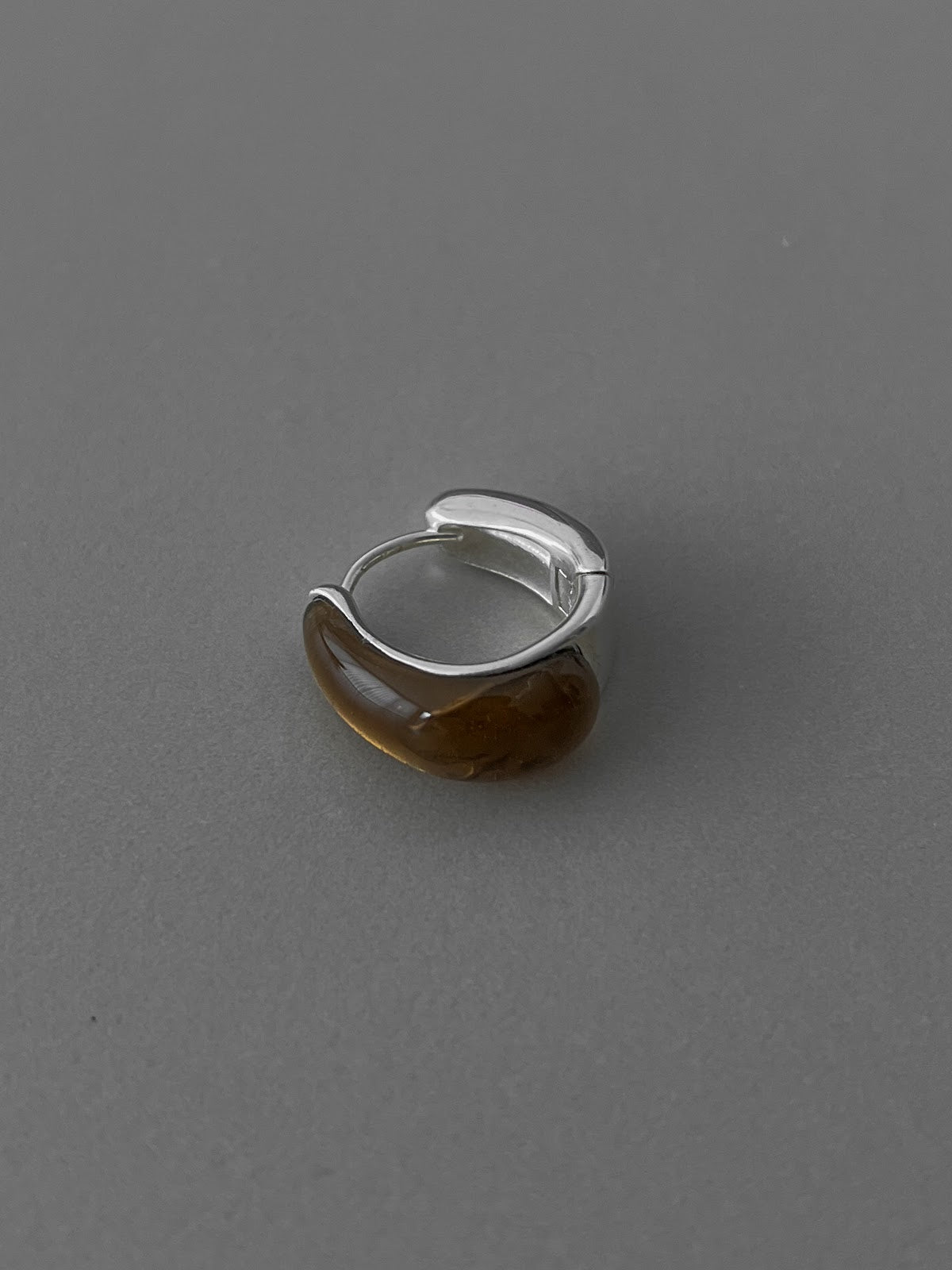 PETITE HOOP EARRINGS [BROWN]