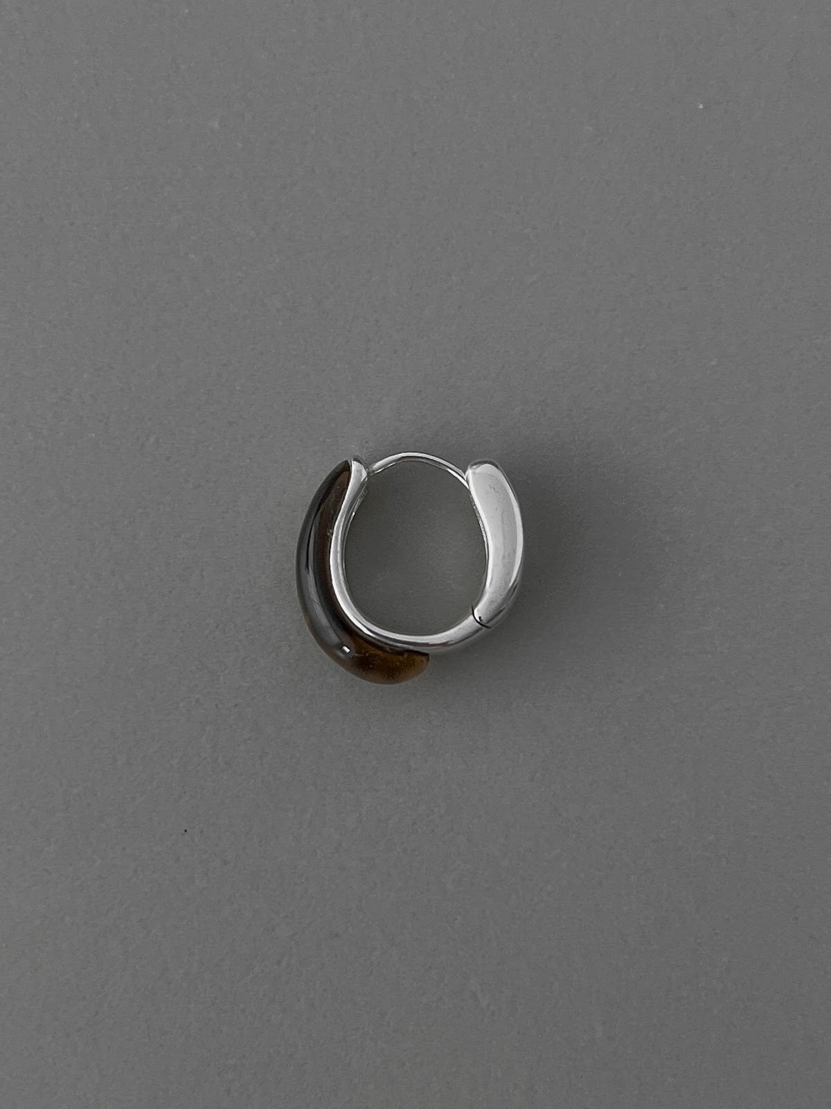 PETITE HOOP EARRINGS [BROWN]