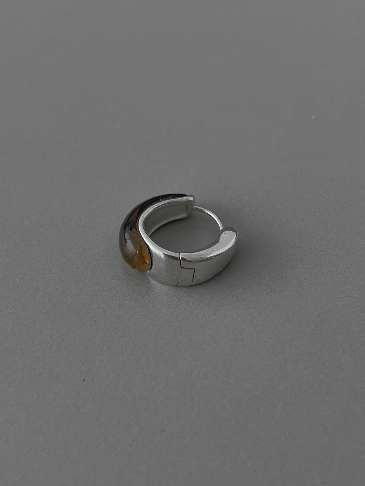 PETITE HOOP EARRINGS [BROWN]