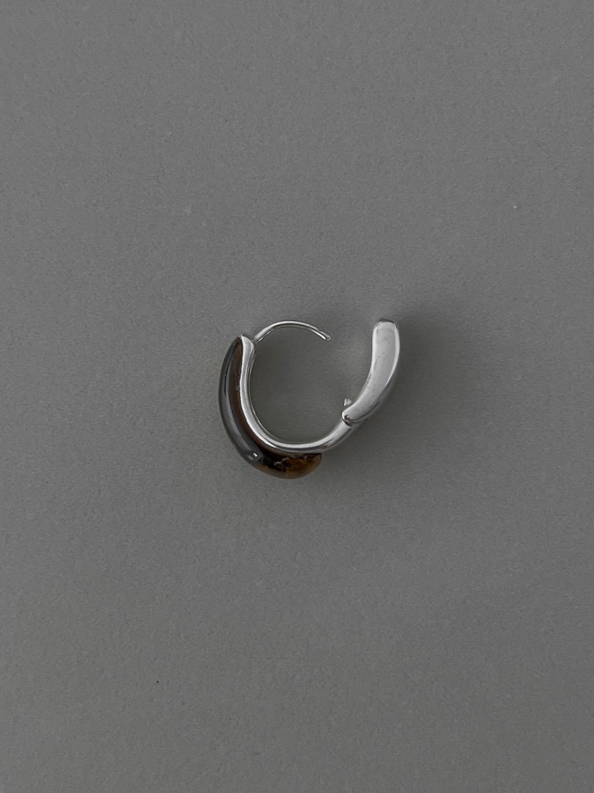 PETITE HOOP EARRINGS [BROWN]